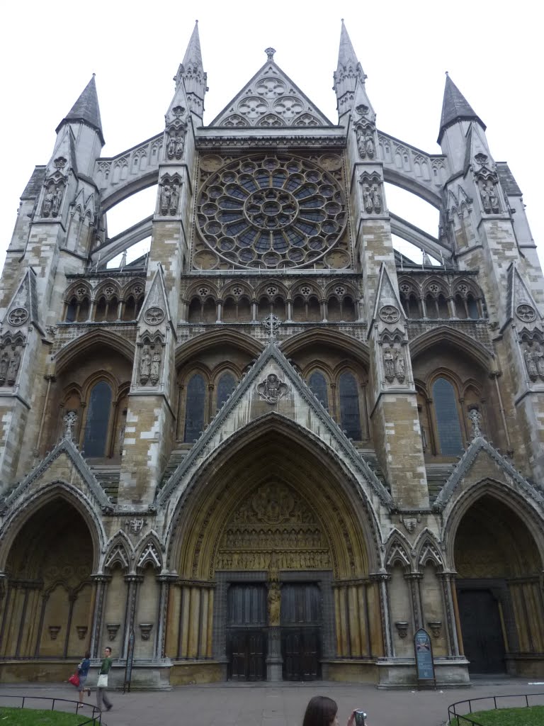 Puerta lateral de la Abadía by phiguera