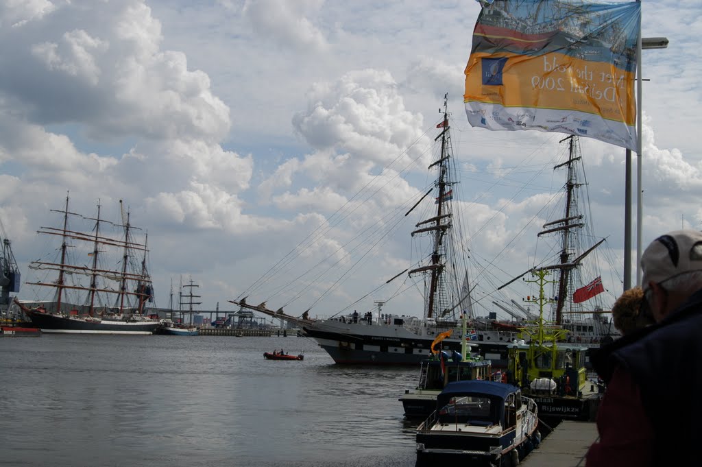 Zeilschip vertrekt - DelfSail 2009 by Netty van der Deen- …