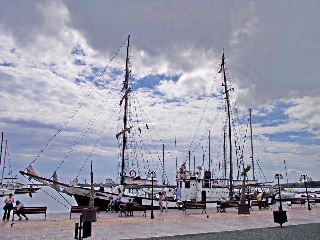 Old sailing ship 3 by Laurentiu Mitu