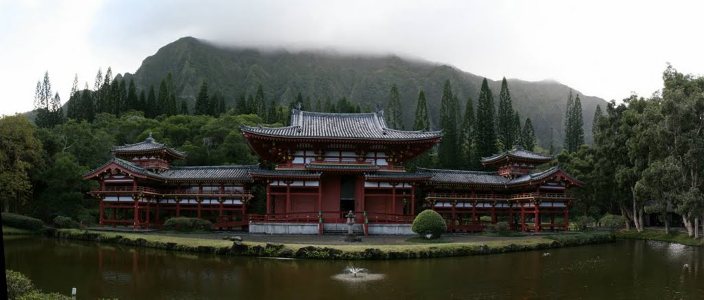 Byodo-in Temple, Valley of the Temples by Dennis Goodwin