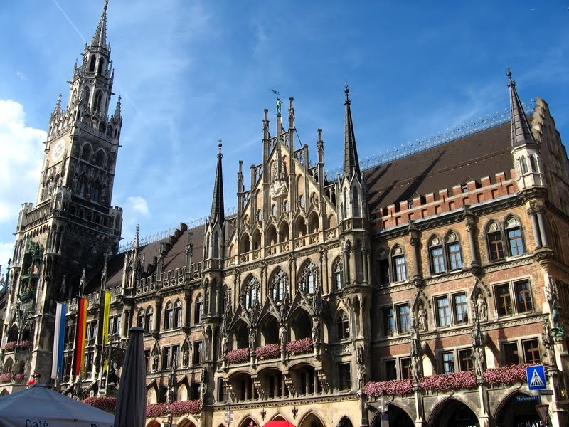 MONACHIUM Marienplatz by ROBERT K