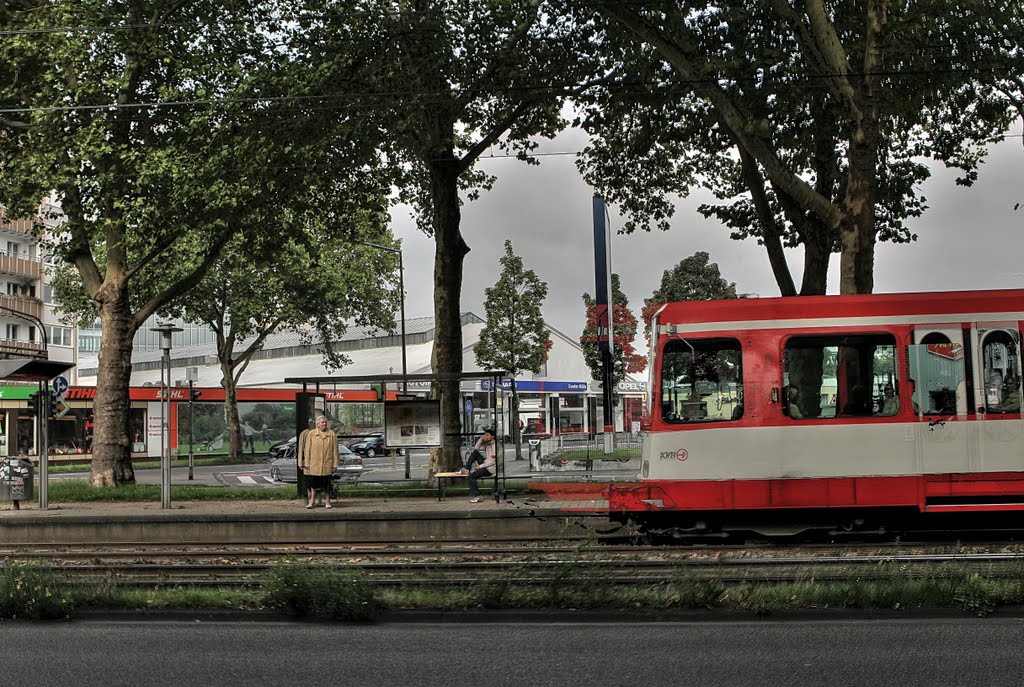 Witing for the tram by pillboxs