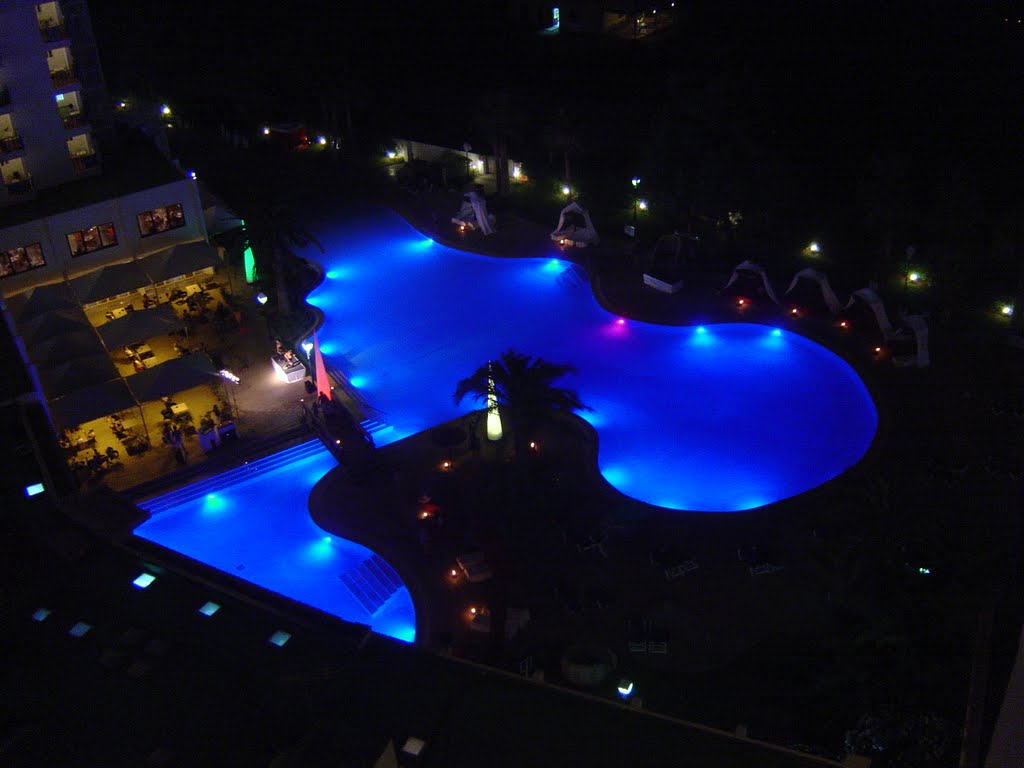 Milanos pool, with lights by fitas