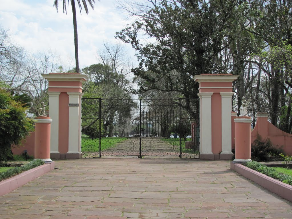 Acceso al lago palacio San Jose by Javier Suden