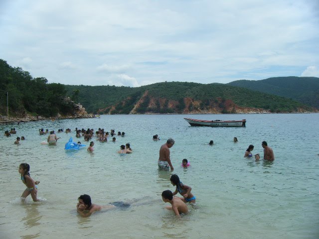 Playas las Maritas-Mochima by Roberto Acosta