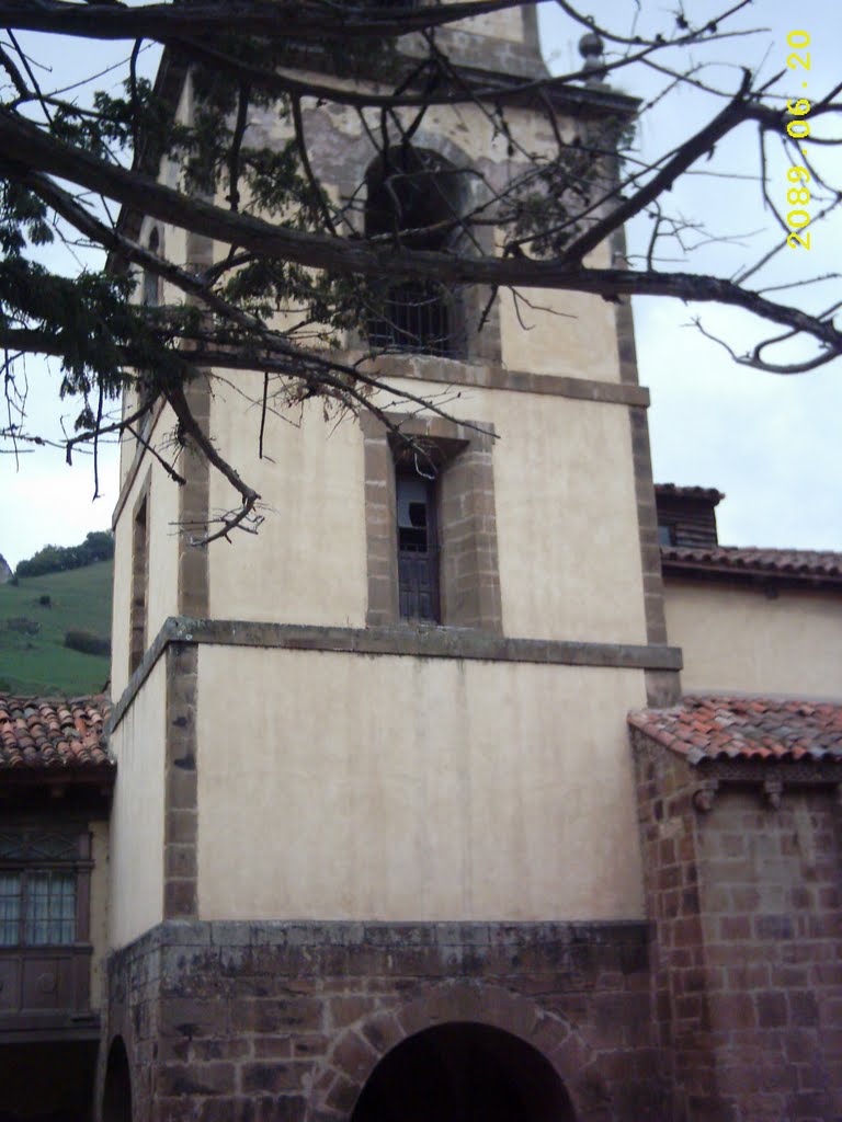 Colegiata de San Pedro de Teverga - La Plaza - Teverga - Principáu d'Asturies - España by House Housines