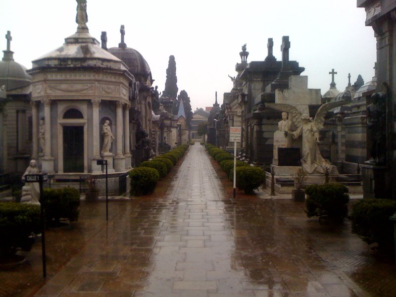 Entrada principal al cementerio El Salvador by Javier Yunes