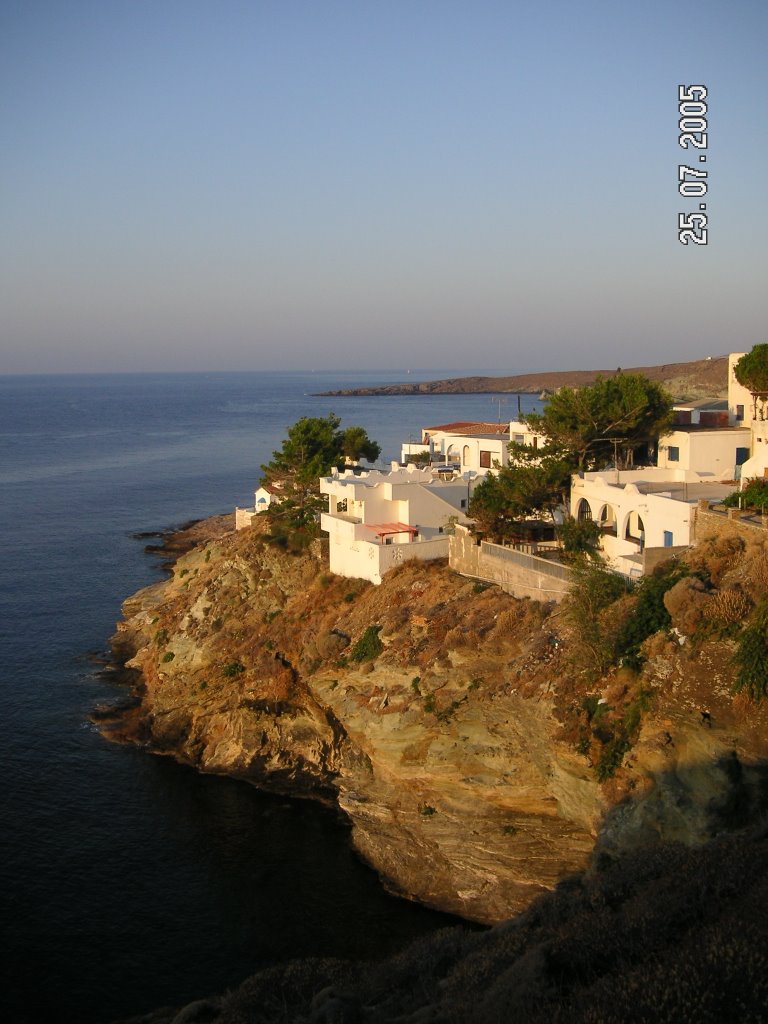 Close to the Edge... (Kythnos - Kanala) by landlover