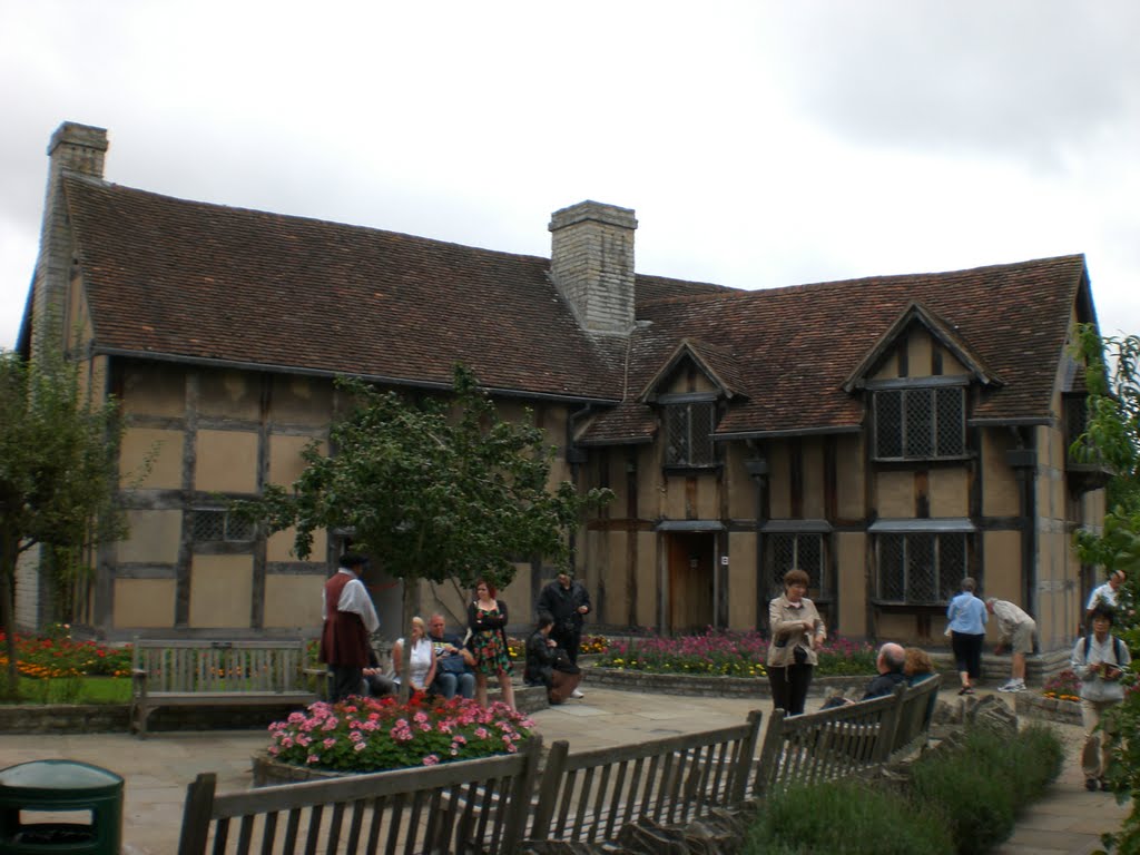 Shakespeare's birthplace, Stratford-upon-Avon, England by 2TravelTragics