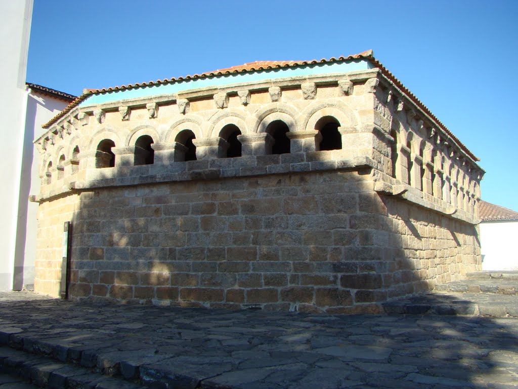 Bragança - Domus Municipalis by Abel M. Queirós