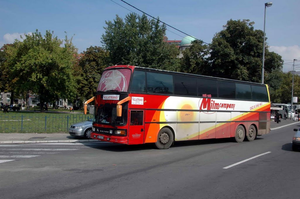 Autobus Milm Company u Beogradu by Teča sa Dunava