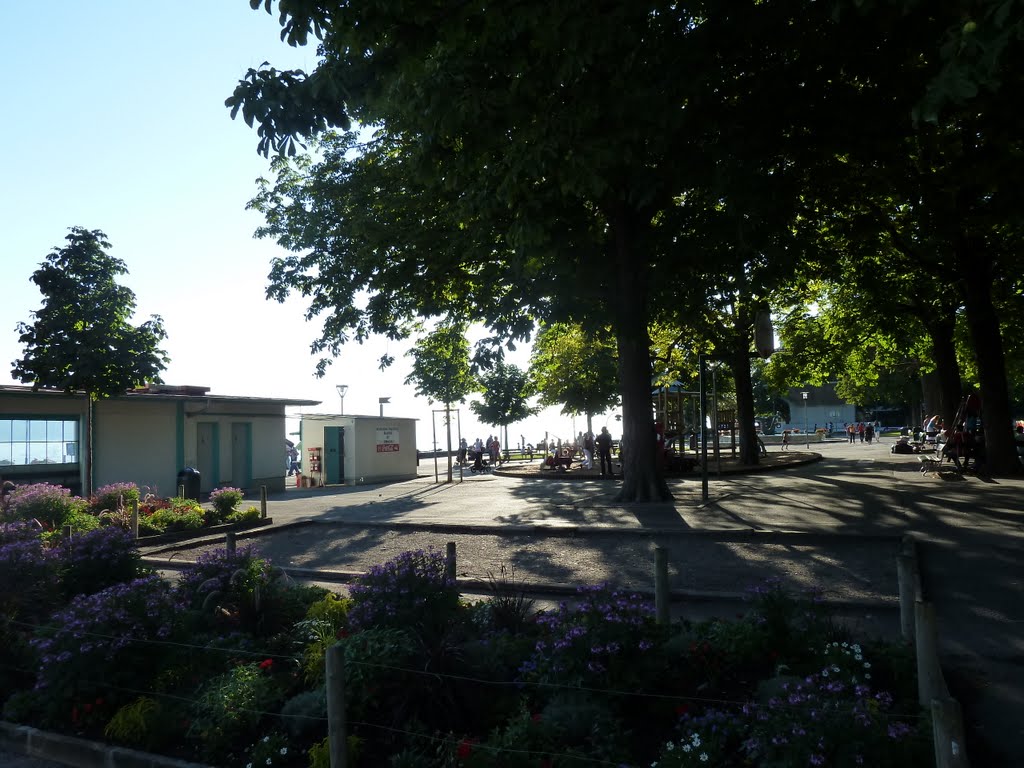 Vevey backward lakepromenade by Peter Stucken