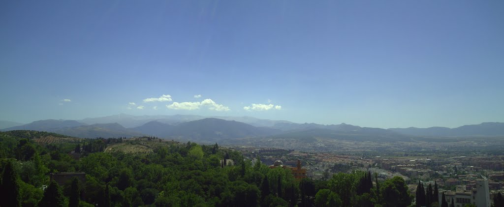 Sierra Nevada desde La Alhambra by Tiopelos