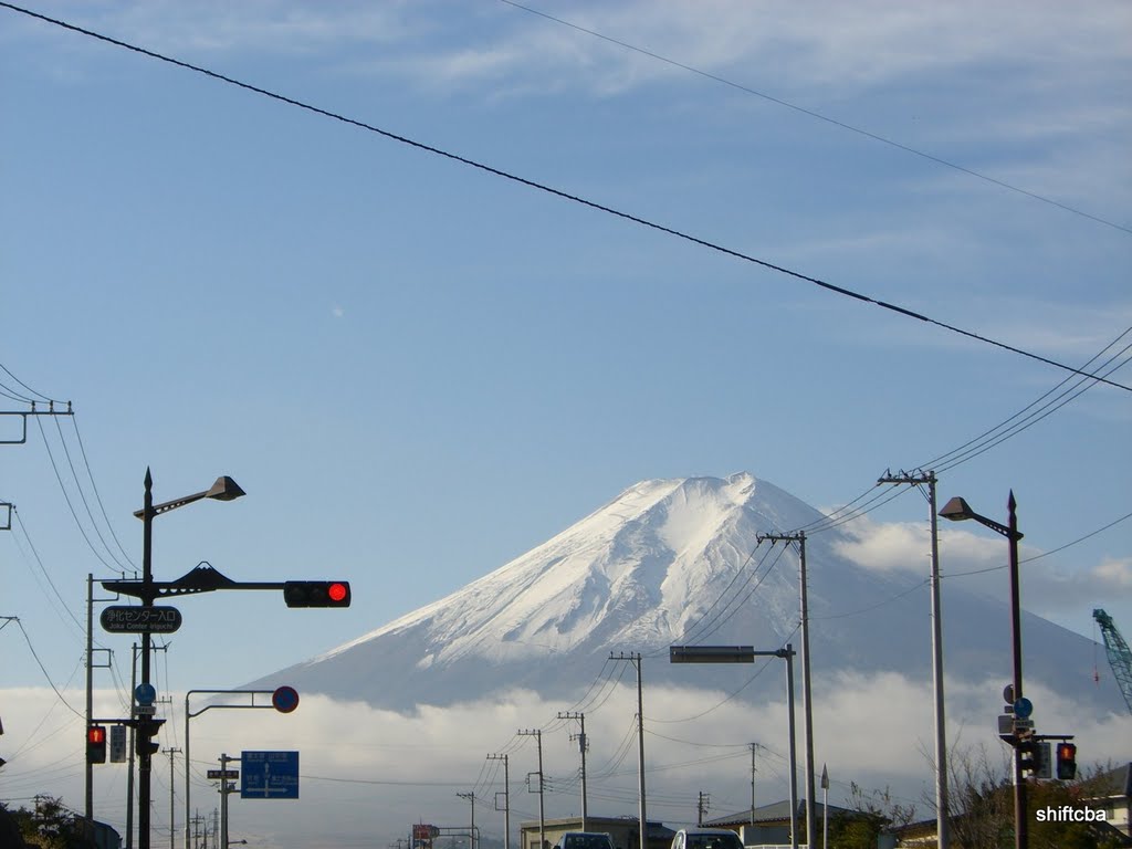 [山梨県富士吉田市]道中に見た富士山。 by Shift