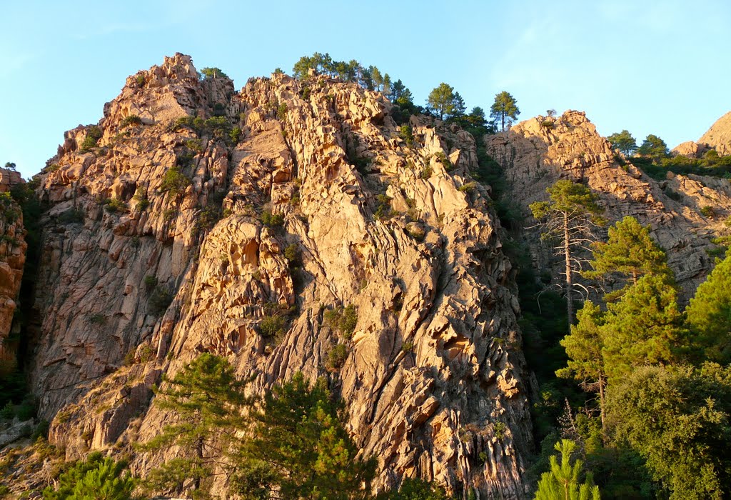 Rochers dans les Calanche de Piana by Michel Gervais (Cyan…