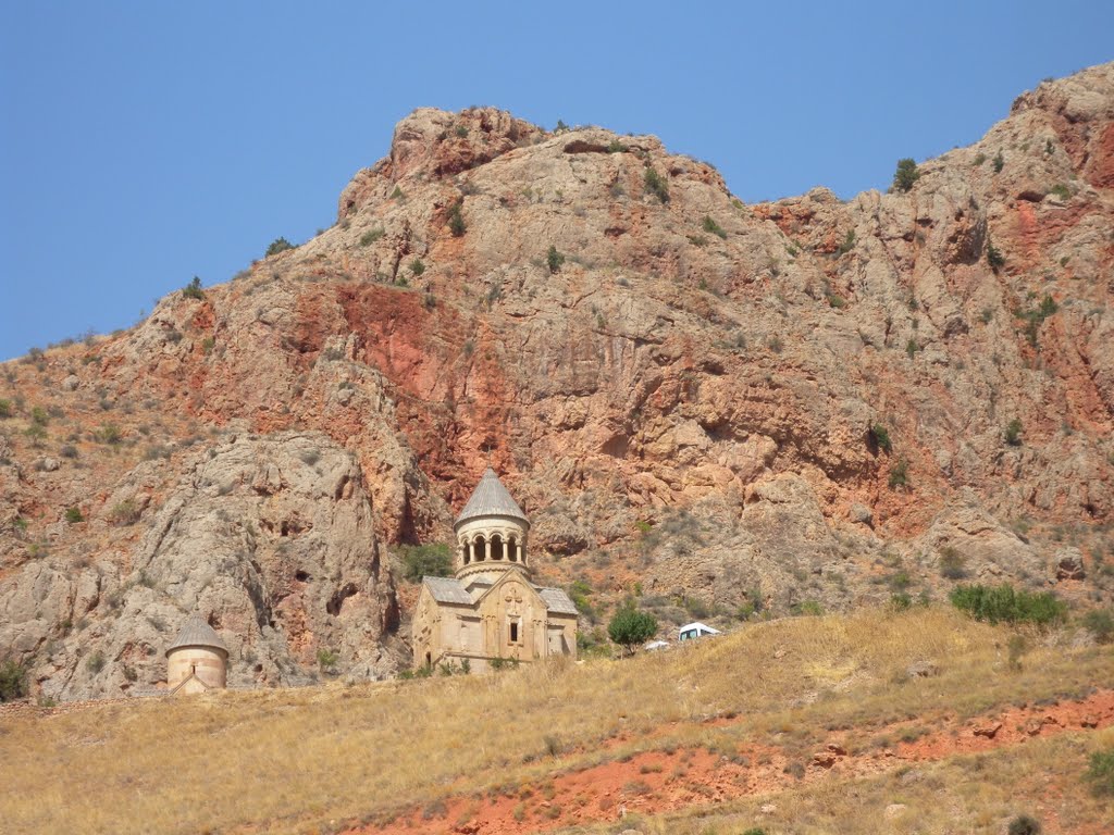 Monastero di Noravank, roccia rossa by gabrielemazzali