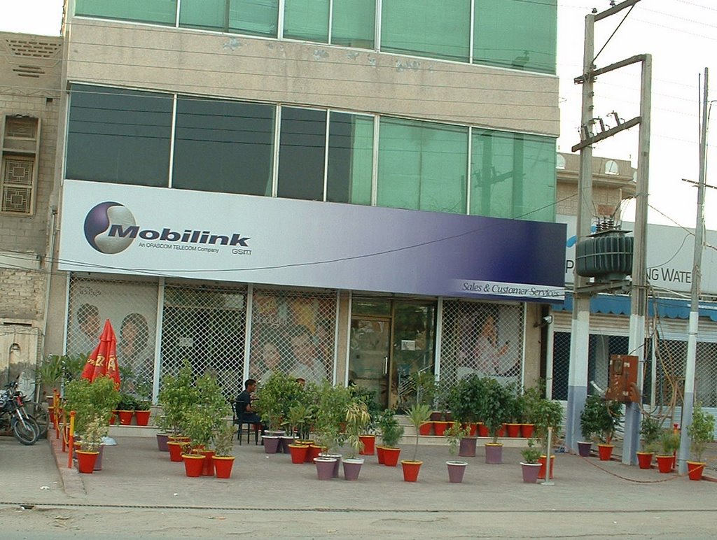 Mobilink Customer Service centre, Faisalabad (in 2007) | www.clocktowercity.com by AbdulSattar Minhajia…