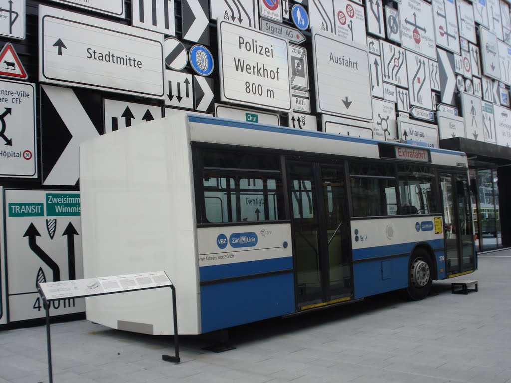 Partie avant du bus 229 des VBZ au Musée des Transports by SocoA