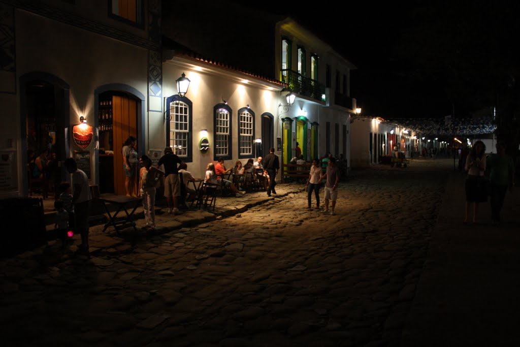 A noite em Paraty by Gilmar Machado