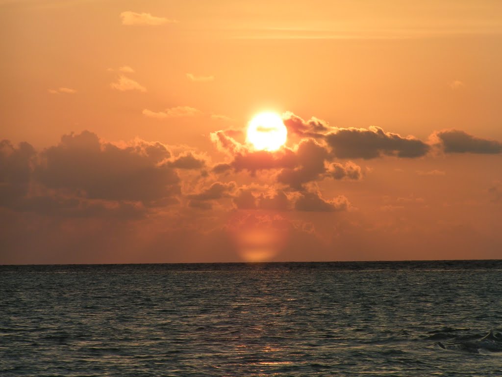 Sunset on vilamendhoo by skymanmark