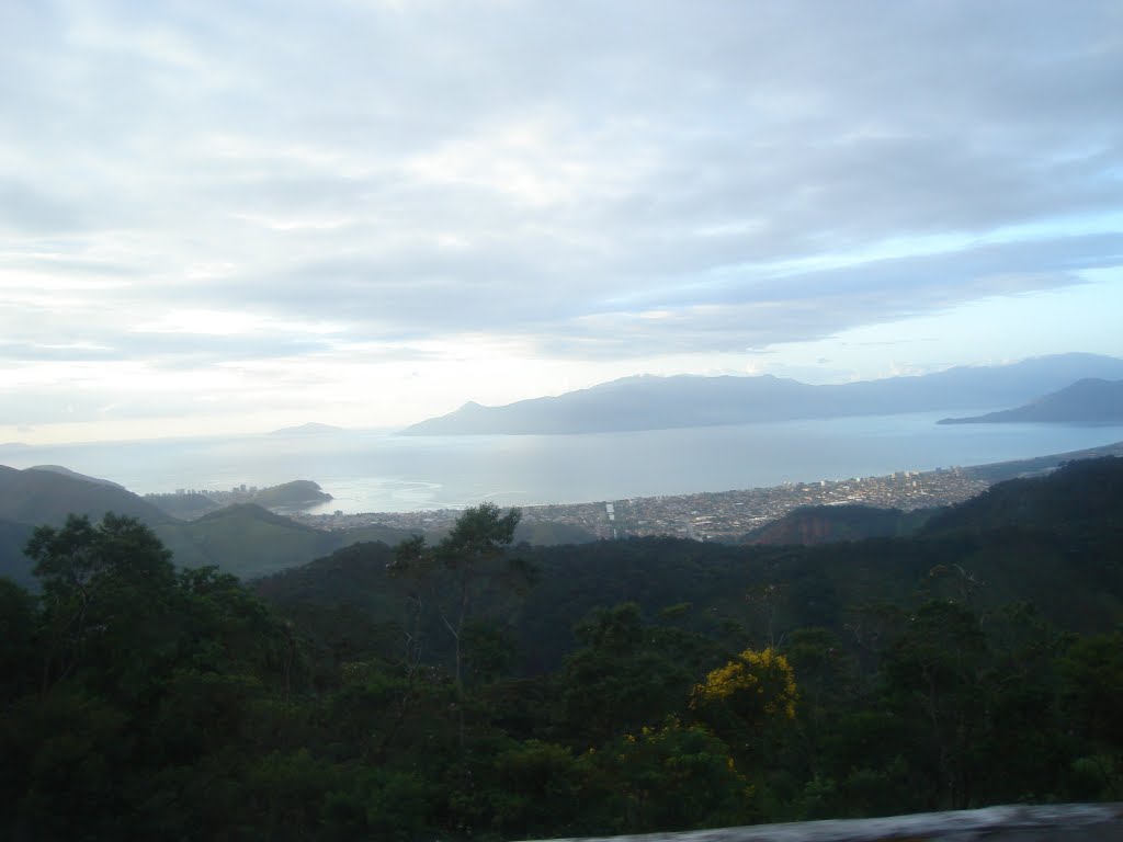 Mirante de Caraguatatuba by Renato Viana Albarra…