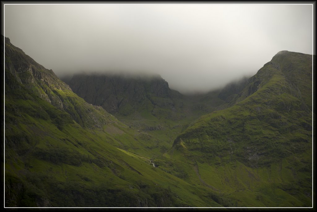 Misty Ridge, Aonach Eagach by PigleT