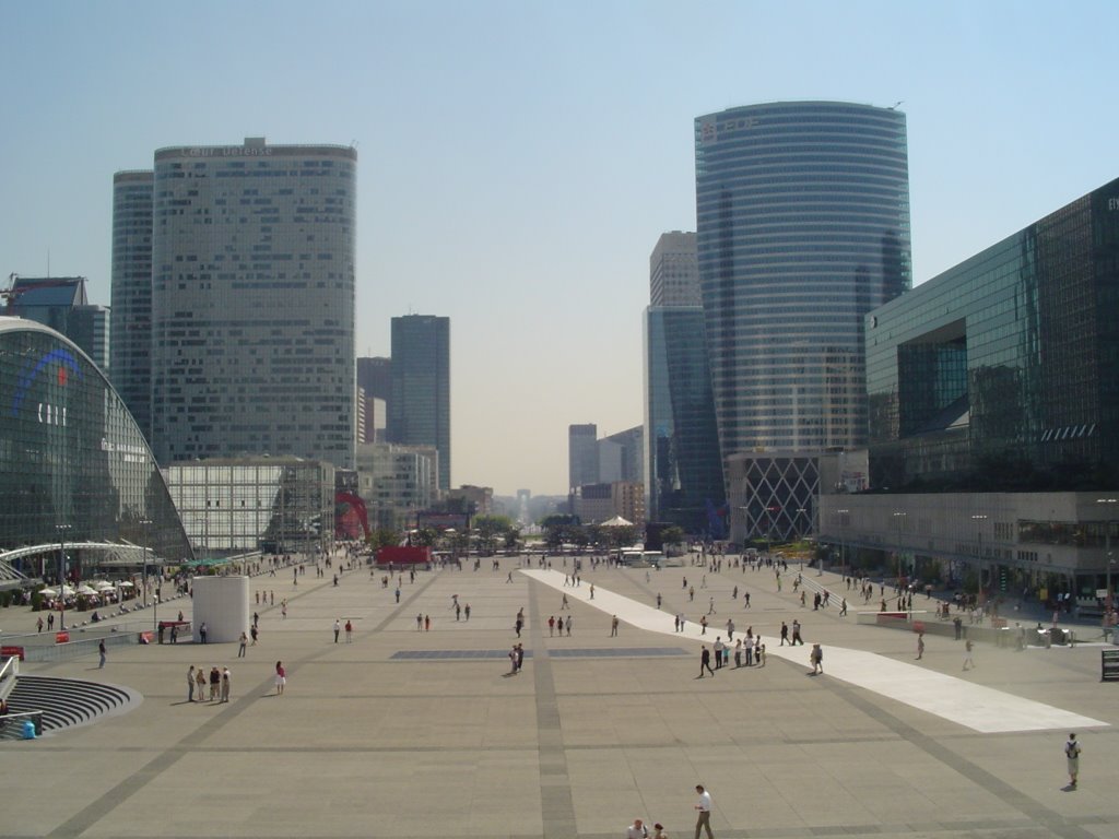 Pl. de La defense by Lars  Larsen