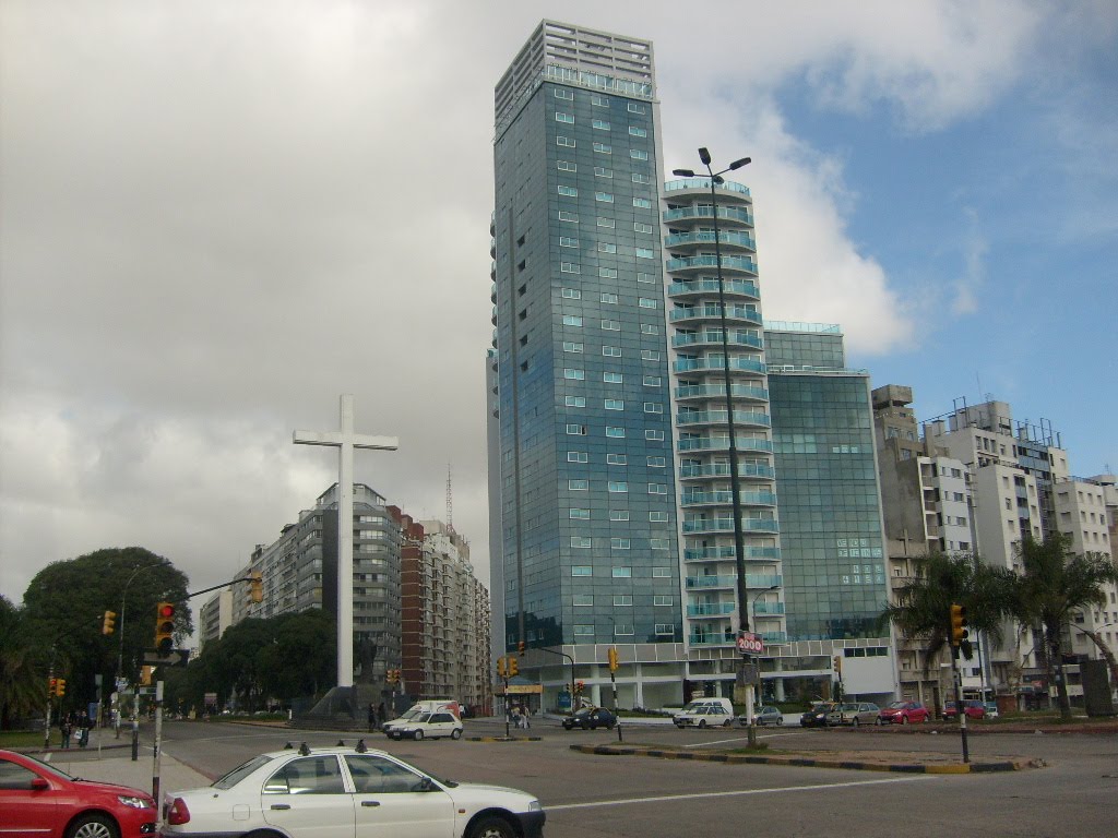 Tres Cruces, Montevideo, Uruguay. by jimypavon