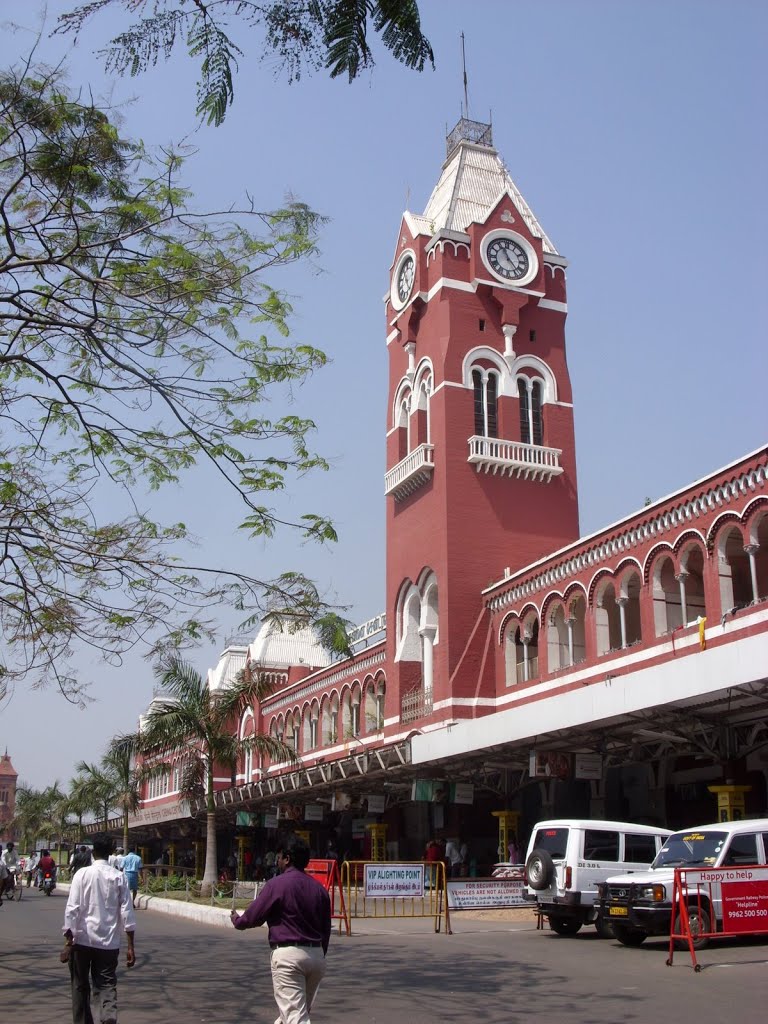 Chennai Central Station by Julian Nyča