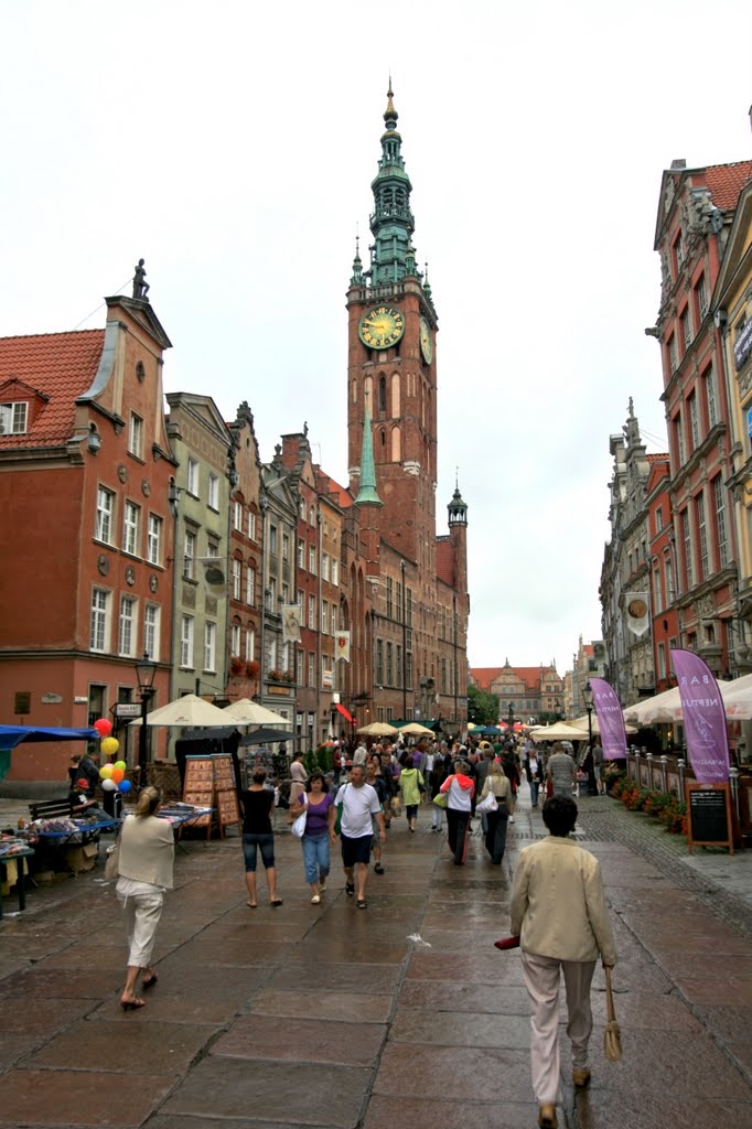 Gdansk Długa (long) street - Main Town Hall (1492) by Egidijus Giedraitis