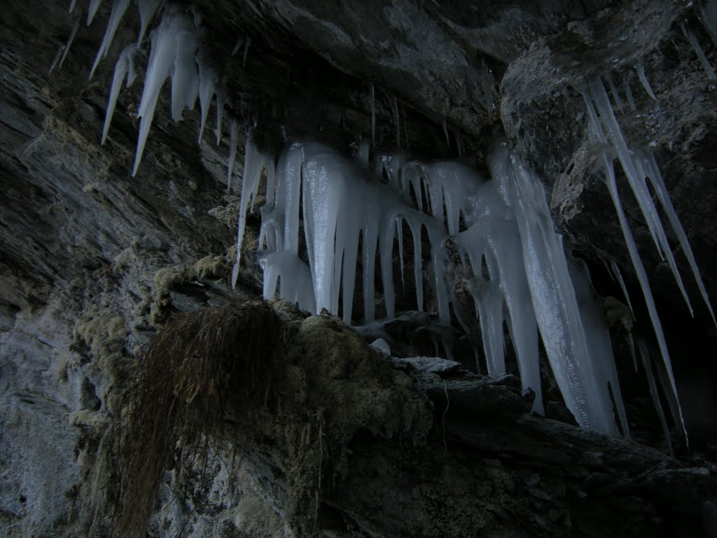 Pesey Nancroix cascade gelée aux lieu dit Les Lanches by Marc Lacelle