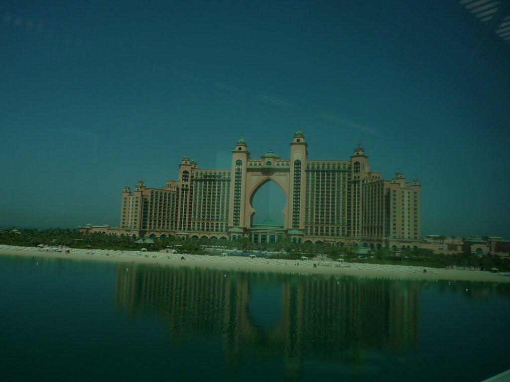 The Palm Jumeirah - Dubai - United Arab Emirates by ansan akthar