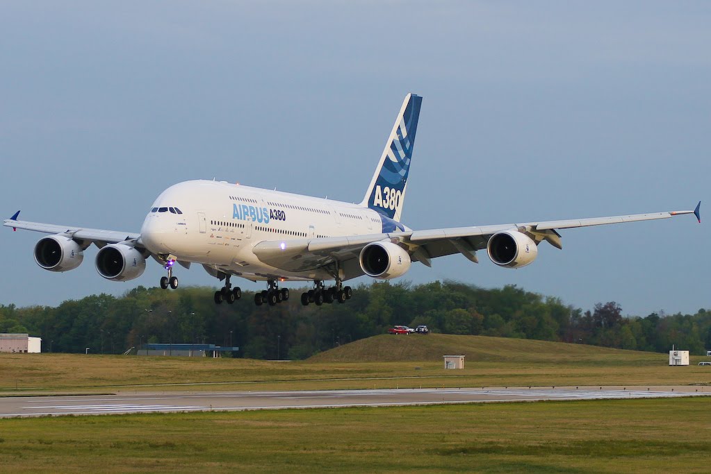 Airbus A380-841 by wekado