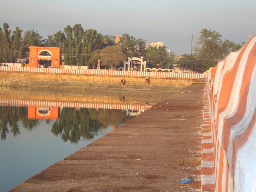 Madurai Teppakulam by Ragothaman