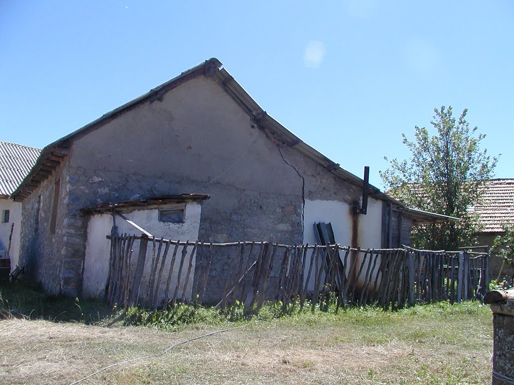 Стара куќа во Lokov/old House in Lokov by dk7ak