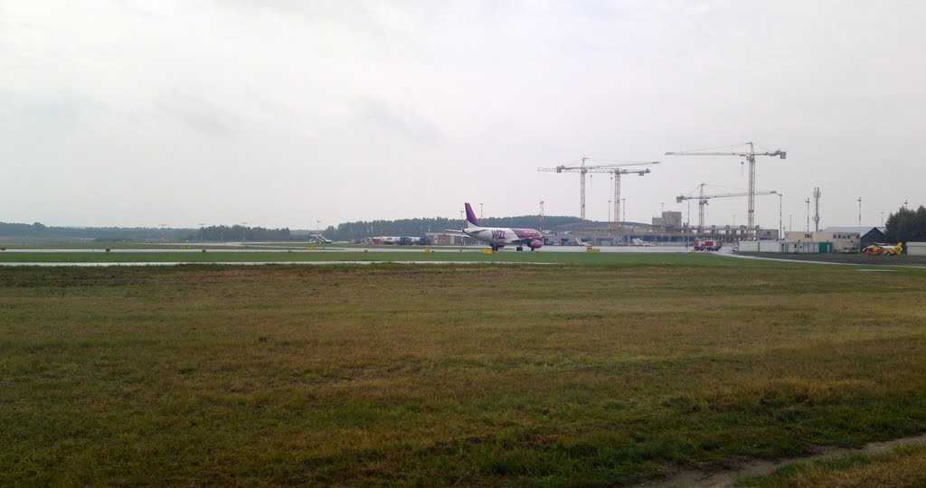 Lotnisko Lódź-Airport. by Bogdan O.357