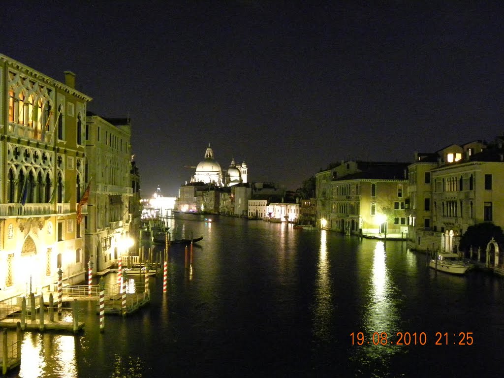 Canal grande di sera by igordipassaggio