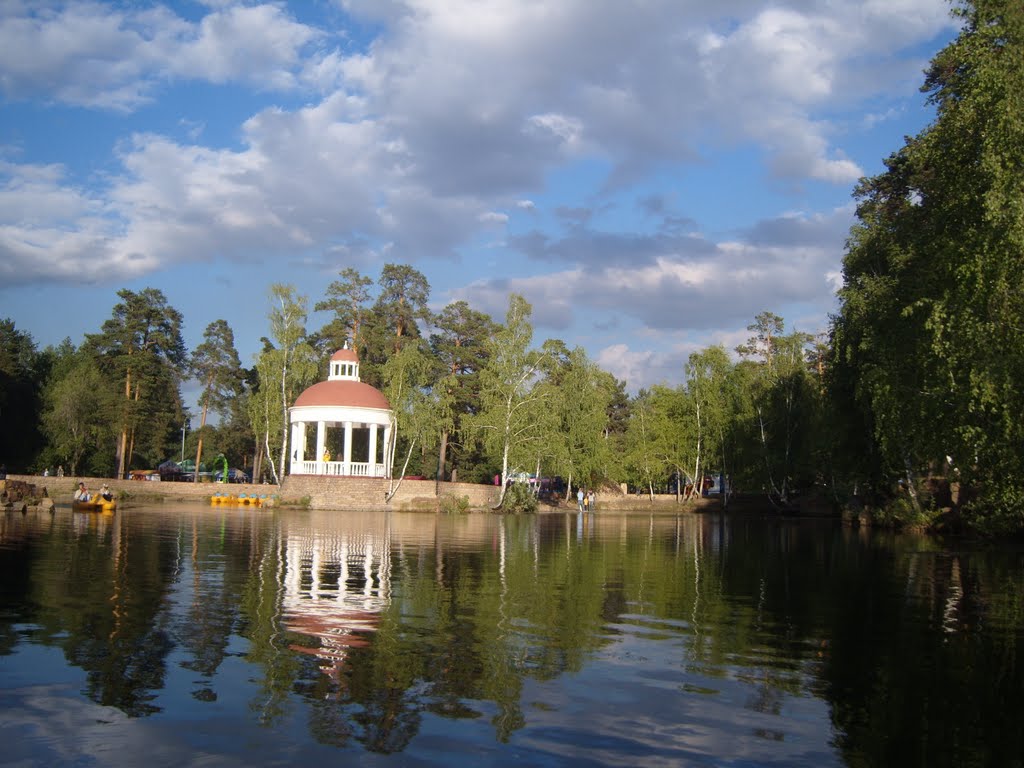 Pond in park by konica2002