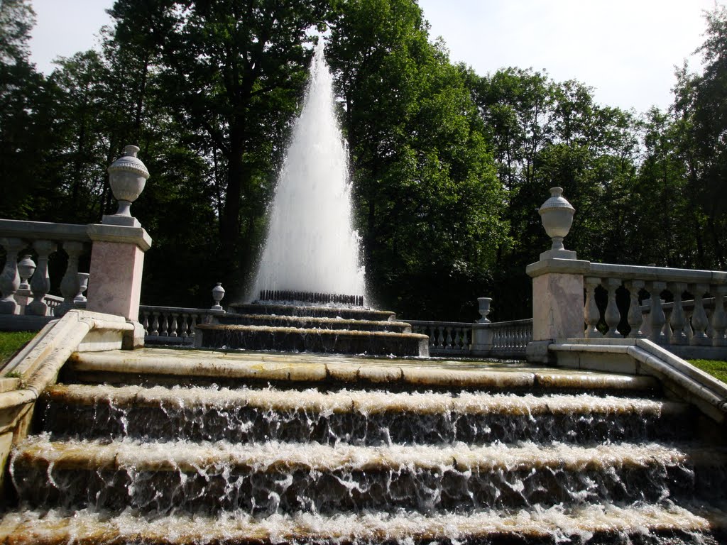 Фонтан Піраміда, A fountain Pyramid by Crusader