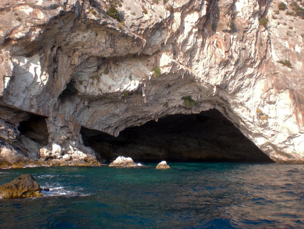 The cave of submarine Papanikolis Meganissi - Η Σπηλιά του υποβρυχίου Παπανικολής στο Μεγανήσι by geopal1977