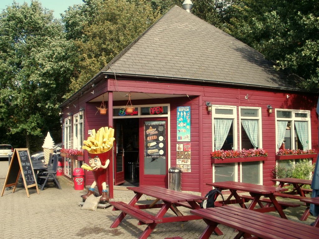 Zo mijn Stop na 94 km wat eten en dan de Laatste 13 km....en even op de Foto zetten dat verdienen ze want de friet smaakte. En nog ooit geweest Met Bittina uit Leuthen oude DDR bei Drebkau. 15 sep. 2010 by Gerold Vluggen