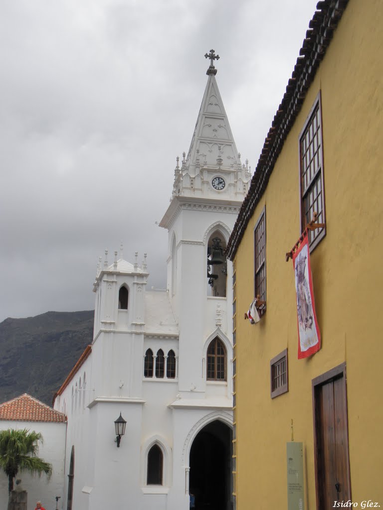 Iglesia & Exconvento San Sebastían by Isidro González Pérez