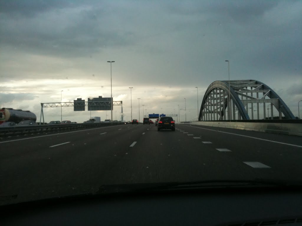 Brug Vianen A2 by Wesley Smits