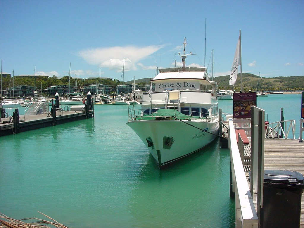 Hamilton Island marina (02) by marezio