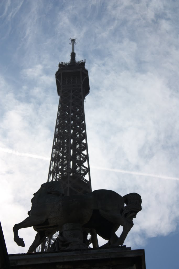 Tour Eiffel - Parc du Champ-de-Mars, 75007 Paris, France by EDITHAUBELE