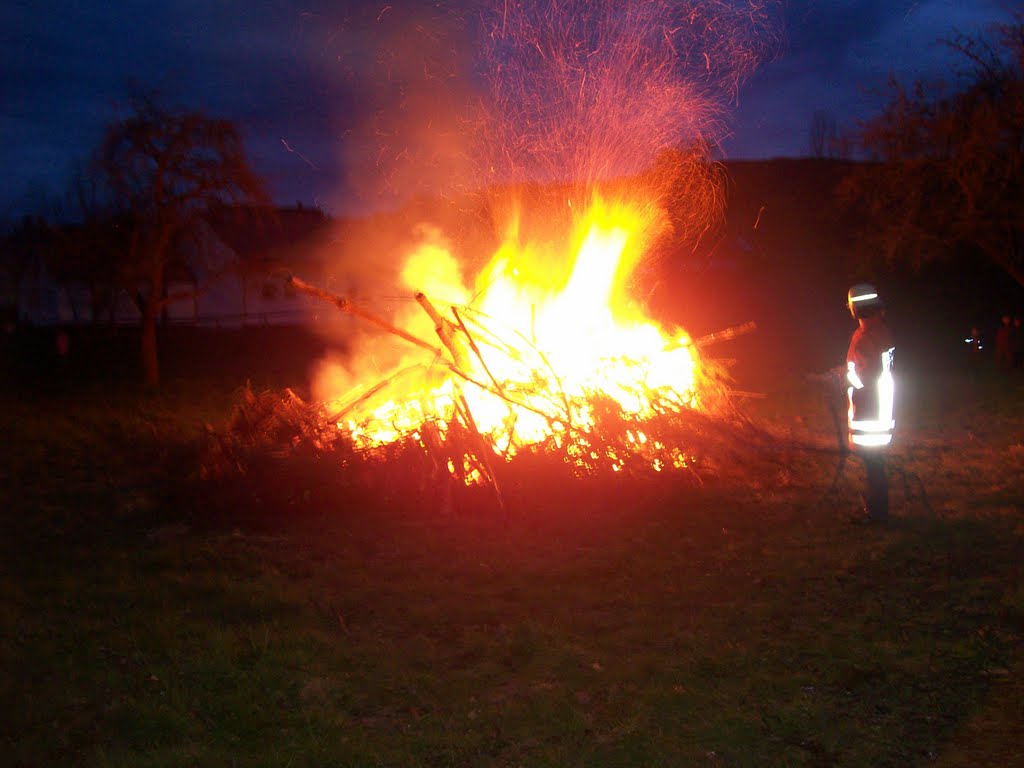 Osterfeuer 2010 by Frank Mundhenk