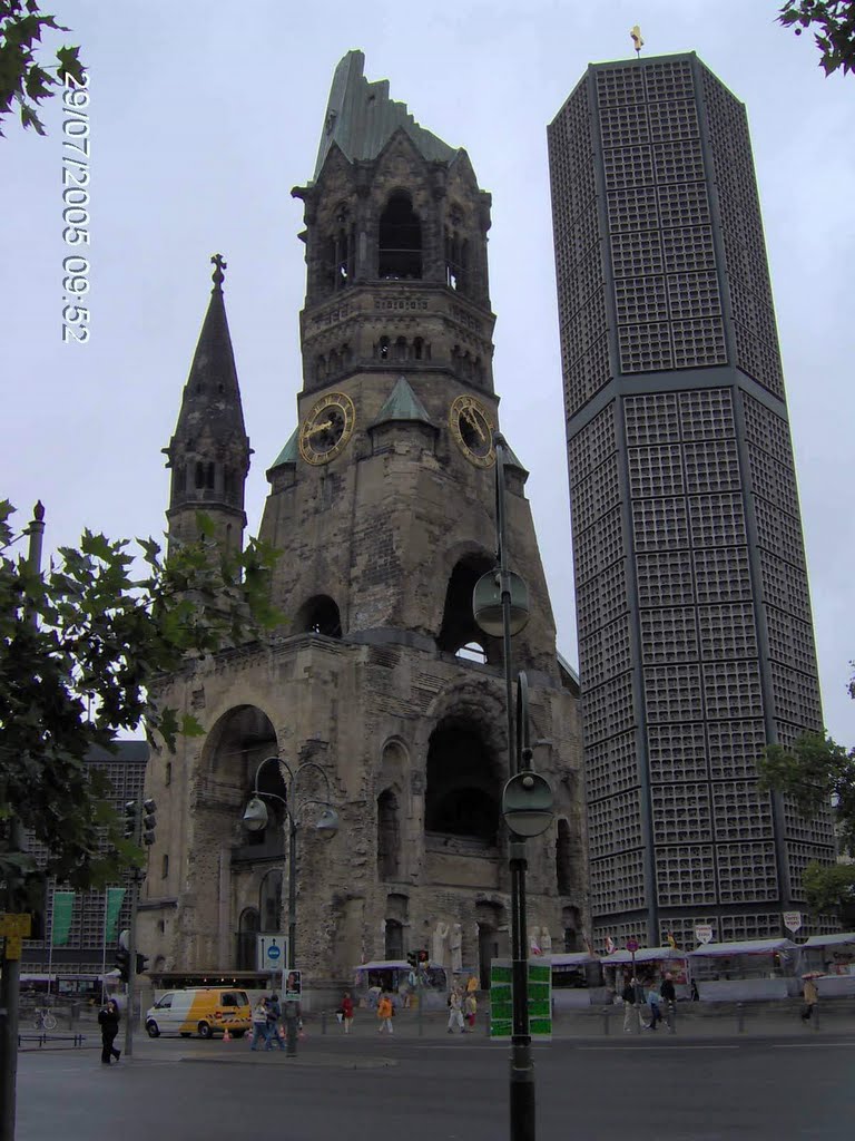 Kaiser Wilhelm Gedachtniskirche by mummuino