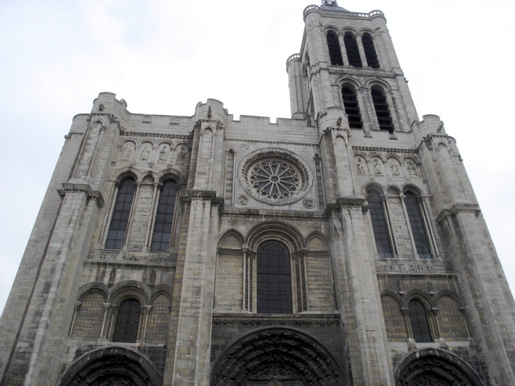 Basilique Saint-Denis by Guy Vanhoucke