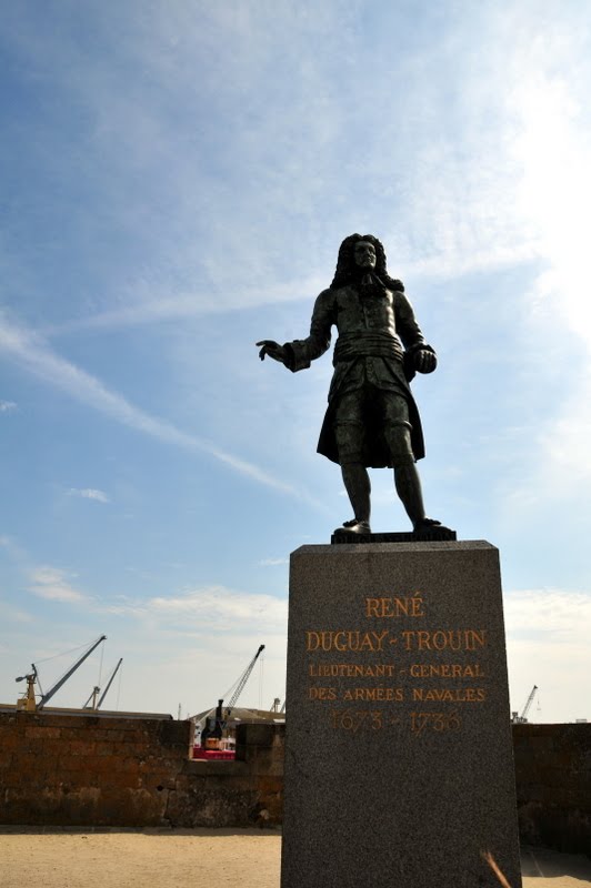 St Malo, Estatua de René by Zé Tó Maximiano