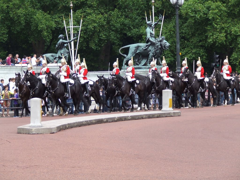 Londra, Cambio della Guardia by aldomichele